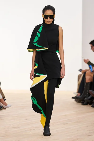 Look 16